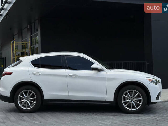 Білий Альфа Ромео Стелвіо, об'ємом двигуна 2 л та пробігом 111 тис. км за 14500 $, фото 10 на Automoto.ua