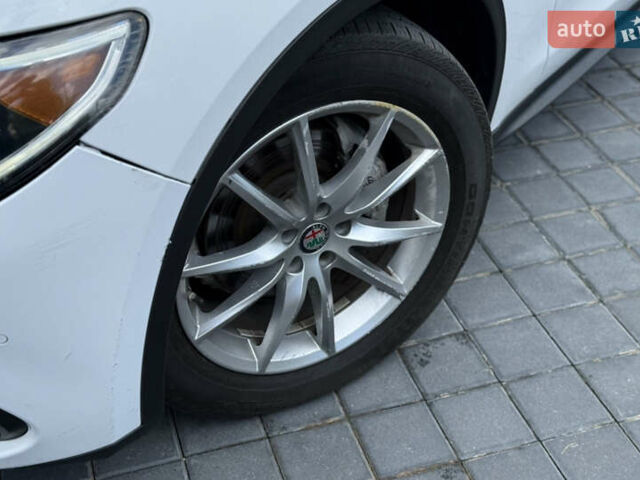 Білий Альфа Ромео Стелвіо, об'ємом двигуна 2 л та пробігом 111 тис. км за 14500 $, фото 3 на Automoto.ua