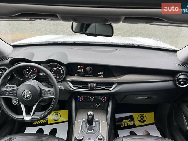 Білий Альфа Ромео Стелвіо, об'ємом двигуна 2 л та пробігом 112 тис. км за 16500 $, фото 10 на Automoto.ua