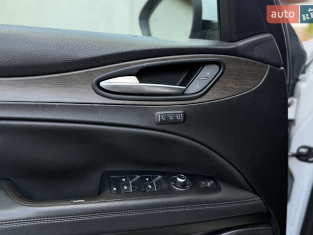 Білий Альфа Ромео Стелвіо, об'ємом двигуна 2 л та пробігом 111 тис. км за 14500 $, фото 18 на Automoto.ua