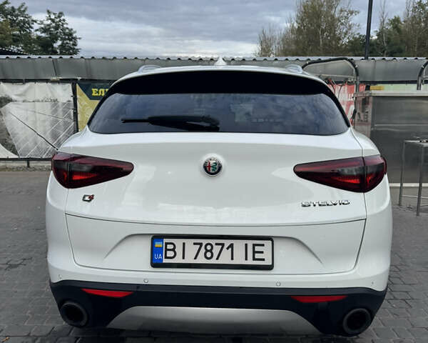 Альфа Ромео Стелвио 2017 в Кременчуге на Automoto.ua Белый Альфа Ромео Стелвио, объемом двигателя 2 л и пробегом 90 тыс. км за 22000 $, фото 1 на Automoto.ua