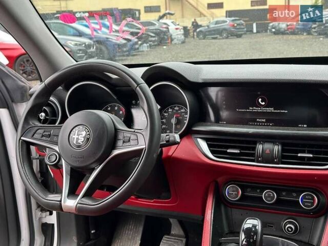 Білий Альфа Ромео Стелвіо, об'ємом двигуна 2 л та пробігом 191 тис. км за 13900 $, фото 6 на Automoto.ua