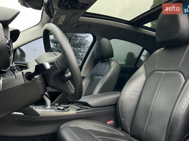 Білий Альфа Ромео Стелвіо, об'ємом двигуна 2 л та пробігом 112 тис. км за 16500 $, фото 8 на Automoto.ua