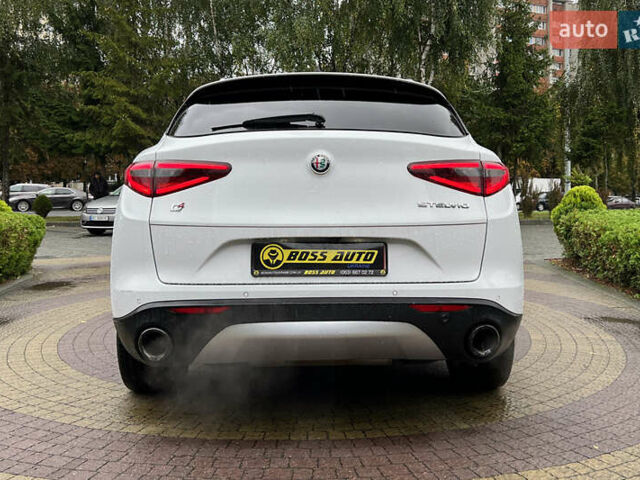Білий Альфа Ромео Стелвіо, об'ємом двигуна 2 л та пробігом 112 тис. км за 16500 $, фото 5 на Automoto.ua