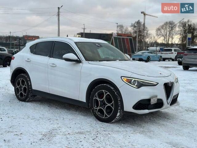 Белый Альфа Ромео Стелвио, объемом двигателя 2 л и пробегом 191 тыс. км за 12300 $, фото 1 на Automoto.ua