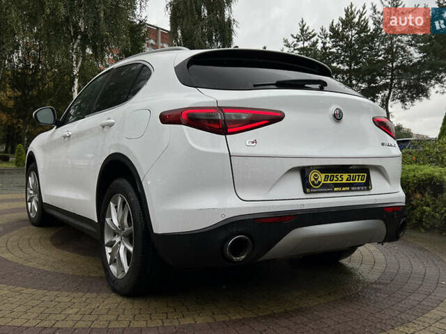 Білий Альфа Ромео Стелвіо, об'ємом двигуна 2 л та пробігом 112 тис. км за 16500 $, фото 4 на Automoto.ua