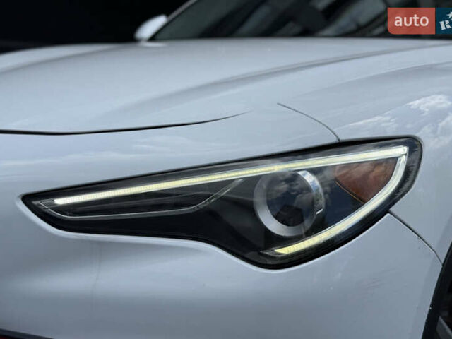 Білий Альфа Ромео Стелвіо, об'ємом двигуна 2 л та пробігом 111 тис. км за 14500 $, фото 2 на Automoto.ua