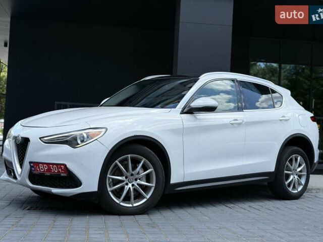 Білий Альфа Ромео Стелвіо, об'ємом двигуна 2 л та пробігом 111 тис. км за 14500 $, фото 1 на Automoto.ua