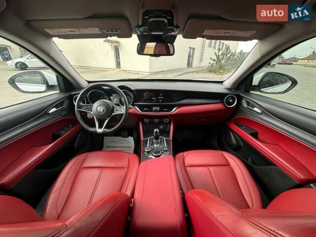 Білий Альфа Ромео Стелвіо, об'ємом двигуна 2 л та пробігом 191 тис. км за 15950 $, фото 6 на Automoto.ua
