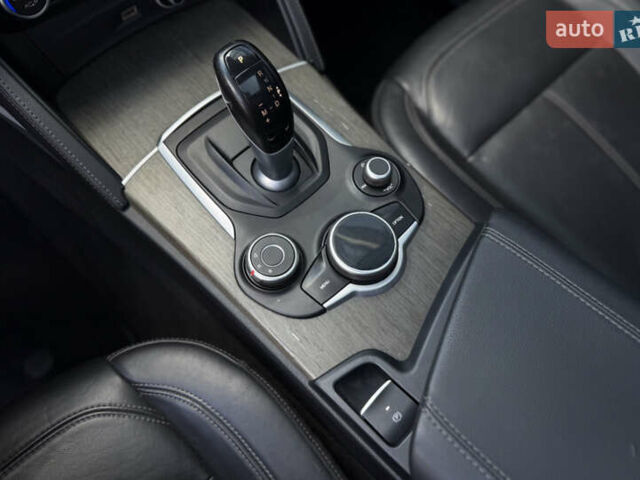 Білий Альфа Ромео Стелвіо, об'ємом двигуна 2 л та пробігом 111 тис. км за 14500 $, фото 26 на Automoto.ua