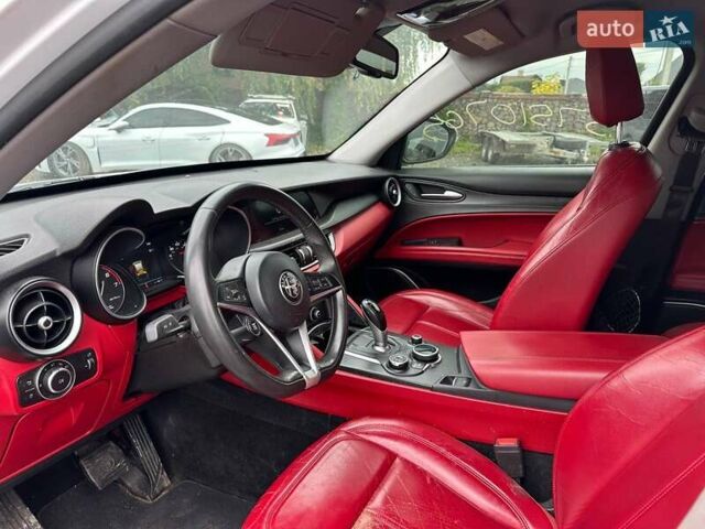 Білий Альфа Ромео Стелвіо, об'ємом двигуна 2 л та пробігом 191 тис. км за 13900 $, фото 7 на Automoto.ua