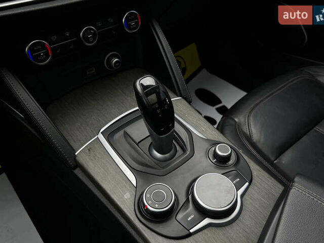 Білий Альфа Ромео Стелвіо, об'ємом двигуна 2 л та пробігом 112 тис. км за 16500 $, фото 18 на Automoto.ua