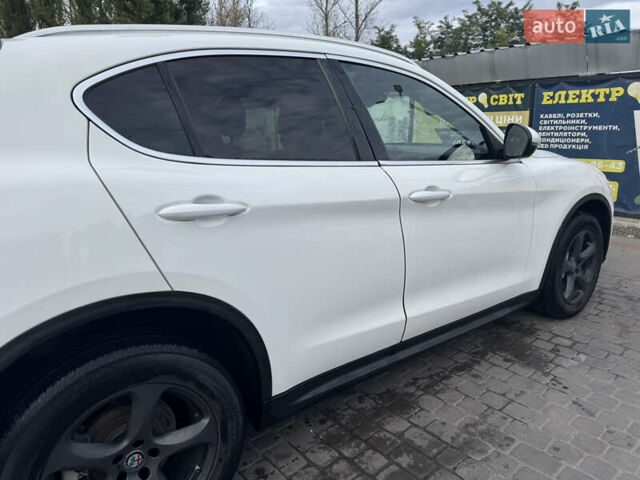 Альфа Ромео Стелвио 2017 в Кременчуге на Automoto.ua Белый Альфа Ромео Стелвио, объемом двигателя 2 л и пробегом 90 тыс. км за 22000 $, фото 4 на Automoto.ua