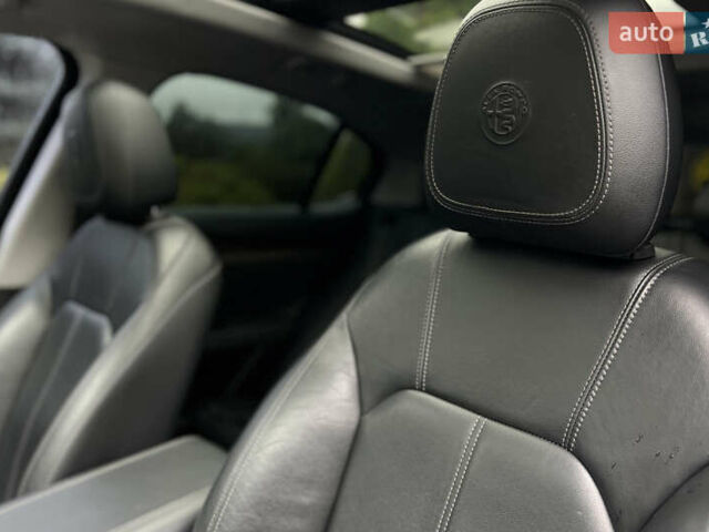 Білий Альфа Ромео Стелвіо, об'ємом двигуна 2 л та пробігом 112 тис. км за 16500 $, фото 9 на Automoto.ua