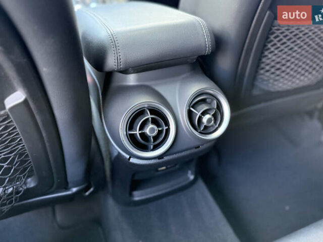 Білий Альфа Ромео Стелвіо, об'ємом двигуна 2 л та пробігом 111 тис. км за 14500 $, фото 35 на Automoto.ua