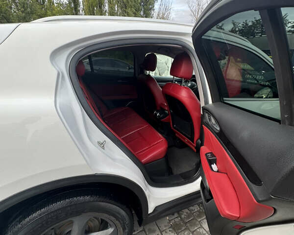 Альфа Ромео Стелвио 2017 в Кременчуге на Automoto.ua Белый Альфа Ромео Стелвио, объемом двигателя 2 л и пробегом 90 тыс. км за 22000 $, фото 8 на Automoto.ua