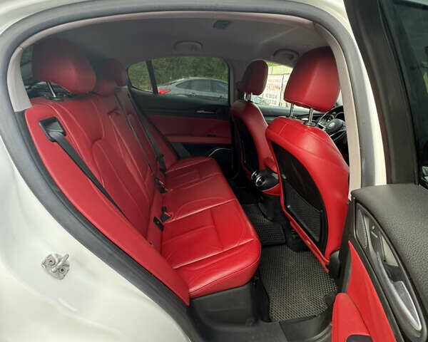 Альфа Ромео Стелвио 2017 в Кременчуге на Automoto.ua Белый Альфа Ромео Стелвио, объемом двигателя 2 л и пробегом 90 тыс. км за 22000 $, фото 9 на Automoto.ua