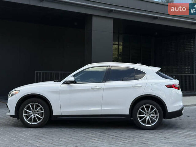 Білий Альфа Ромео Стелвіо, об'ємом двигуна 2 л та пробігом 111 тис. км за 14500 $, фото 16 на Automoto.ua