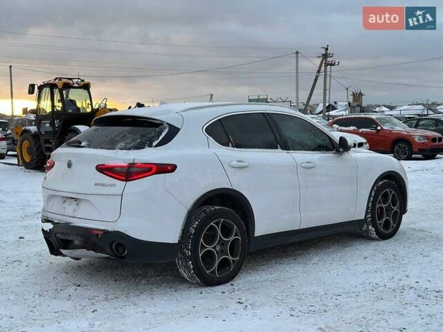 Белый Альфа Ромео Стелвио, объемом двигателя 2 л и пробегом 191 тыс. км за 12300 $, фото 2 на Automoto.ua