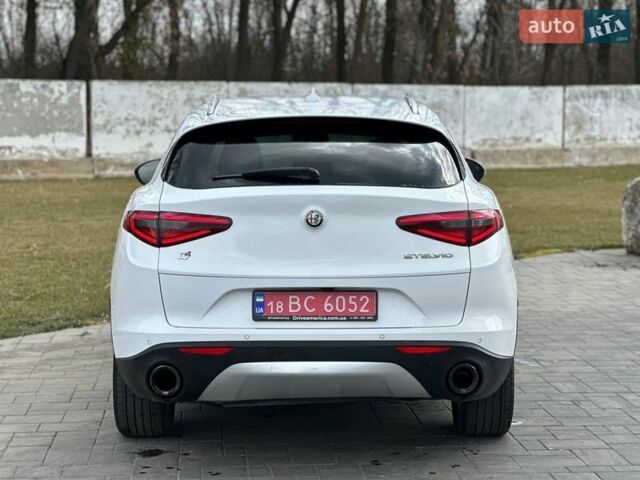 Білий Альфа Ромео Стелвіо, об'ємом двигуна 2 л та пробігом 191 тис. км за 15950 $, фото 4 на Automoto.ua