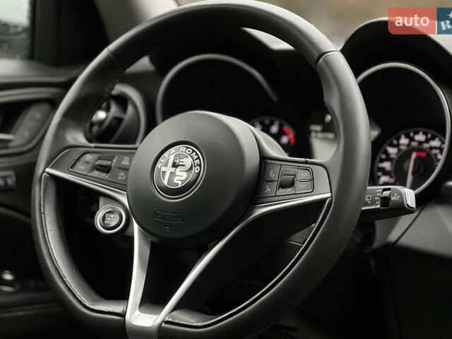 Білий Альфа Ромео Стелвіо, об'ємом двигуна 2 л та пробігом 112 тис. км за 16500 $, фото 23 на Automoto.ua