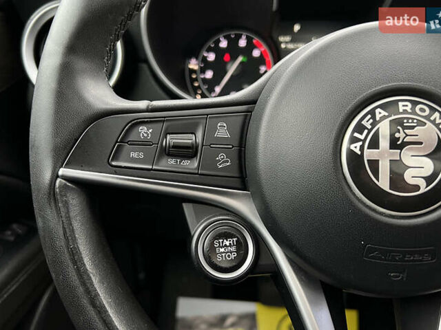 Білий Альфа Ромео Стелвіо, об'ємом двигуна 2 л та пробігом 112 тис. км за 16500 $, фото 11 на Automoto.ua