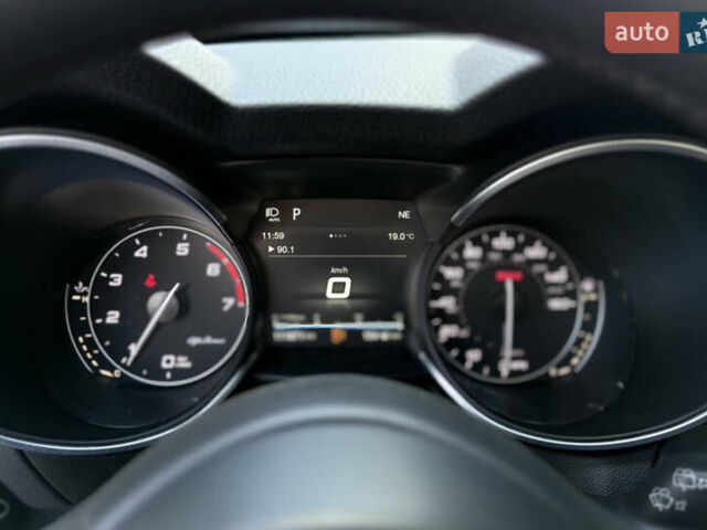 Білий Альфа Ромео Стелвіо, об'ємом двигуна 2 л та пробігом 111 тис. км за 14500 $, фото 25 на Automoto.ua