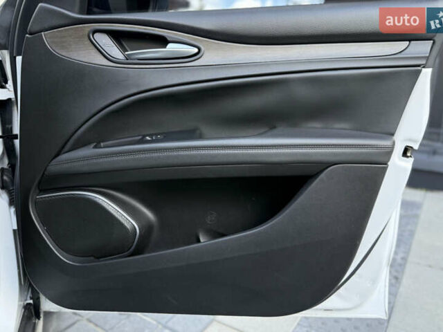 Білий Альфа Ромео Стелвіо, об'ємом двигуна 2 л та пробігом 111 тис. км за 14500 $, фото 43 на Automoto.ua