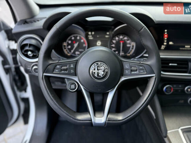 Білий Альфа Ромео Стелвіо, об'ємом двигуна 2 л та пробігом 111 тис. км за 14500 $, фото 24 на Automoto.ua