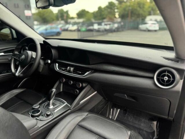 Білий Альфа Ромео Стелвіо, об'ємом двигуна 2 л та пробігом 34 тис. км за 10600 $, фото 9 на Automoto.ua