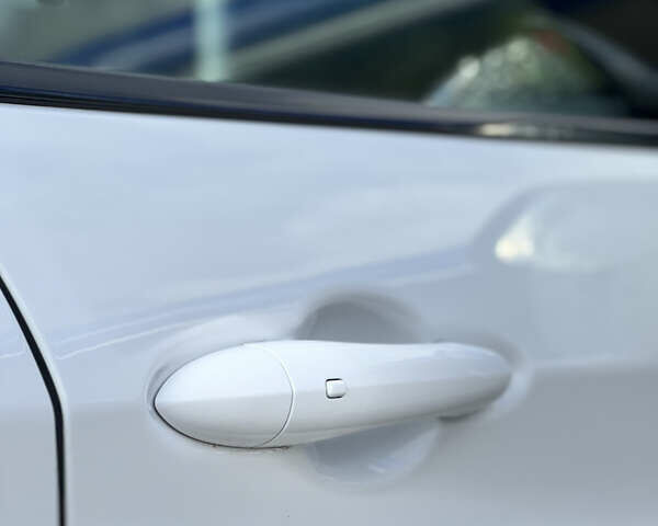 Білий Альфа Ромео Стелвіо, об'ємом двигуна 2 л та пробігом 110 тис. км за 18999 $, фото 7 на Automoto.ua