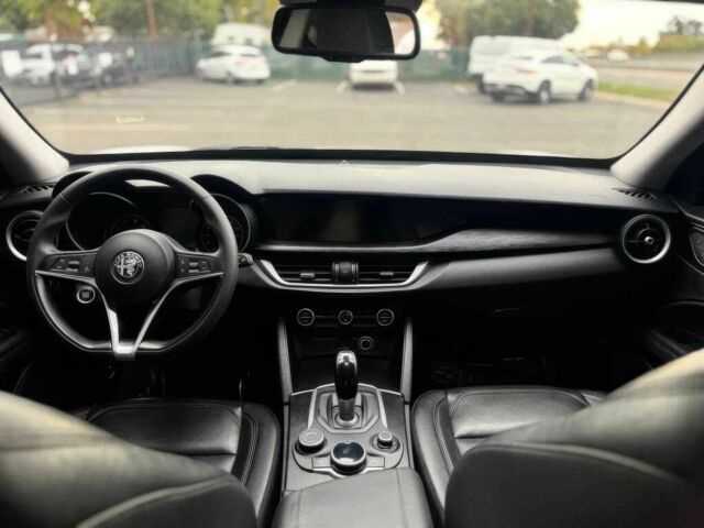 Білий Альфа Ромео Стелвіо, об'ємом двигуна 2 л та пробігом 34 тис. км за 10600 $, фото 6 на Automoto.ua