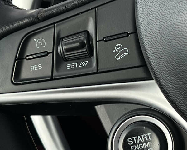 Білий Альфа Ромео Стелвіо, об'ємом двигуна 2 л та пробігом 110 тис. км за 18999 $, фото 14 на Automoto.ua