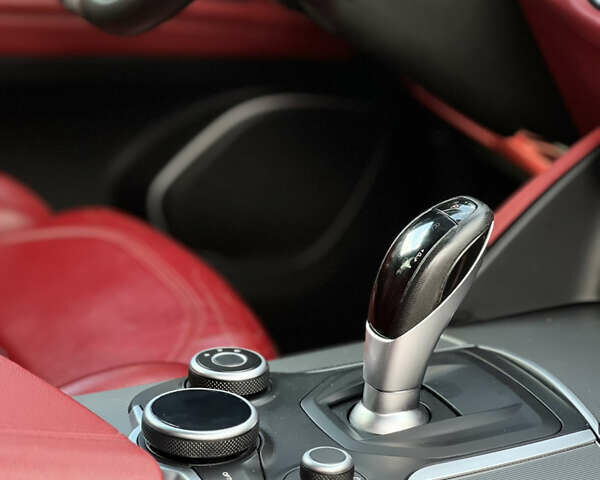 Белый Альфа Ромео Стелвио, объемом двигателя 2 л и пробегом 110 тыс. км за 18999 $, фото 22 на Automoto.ua