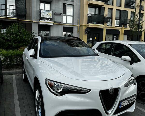 Белый Альфа Ромео Стелвио, объемом двигателя 2 л и пробегом 87 тыс. км за 24500 $, фото 1 на Automoto.ua