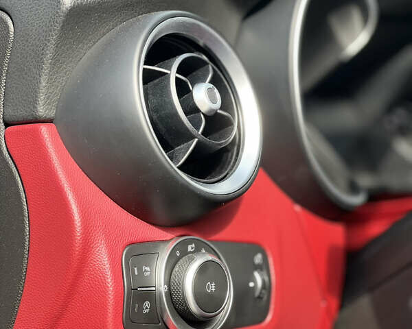 Белый Альфа Ромео Стелвио, объемом двигателя 2 л и пробегом 110 тыс. км за 18999 $, фото 11 на Automoto.ua