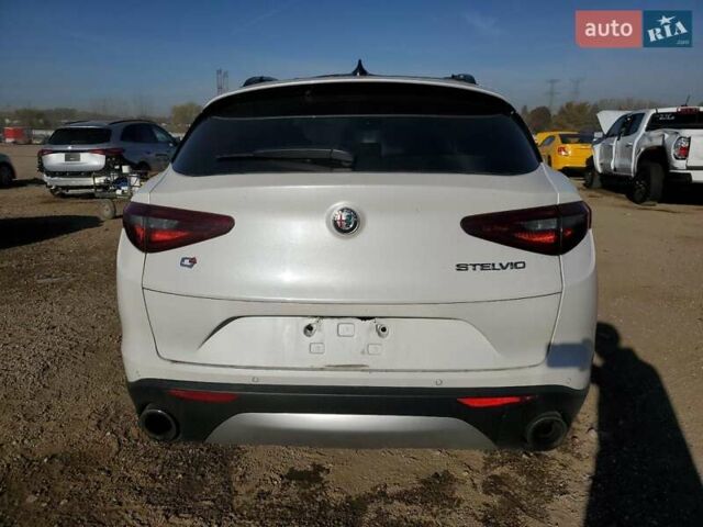 Білий Альфа Ромео Стелвіо, об'ємом двигуна 2 л та пробігом 28 тис. км за 6000 $, фото 5 на Automoto.ua
