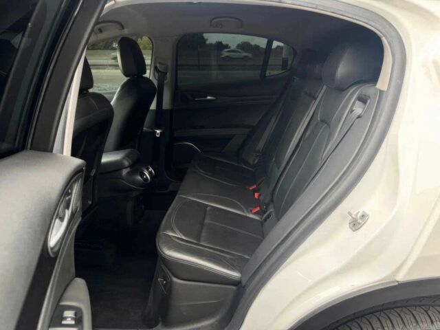 Білий Альфа Ромео Стелвіо, об'ємом двигуна 2 л та пробігом 34 тис. км за 10600 $, фото 13 на Automoto.ua