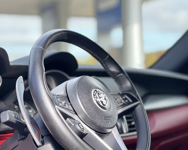 Білий Альфа Ромео Стелвіо, об'ємом двигуна 2 л та пробігом 110 тис. км за 18999 $, фото 13 на Automoto.ua