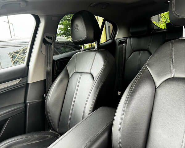 Белый Альфа Ромео Стелвио, объемом двигателя 2 л и пробегом 87 тыс. км за 24500 $, фото 9 на Automoto.ua