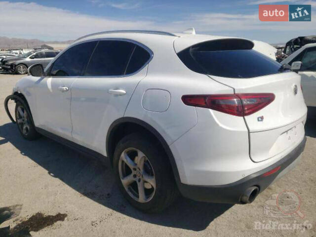 Белый Альфа Ромео Стелвио, объемом двигателя 2 л и пробегом 115 тыс. км за 13500 $, фото 1 на Automoto.ua