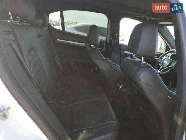 Білий Альфа Ромео Стелвіо, об'ємом двигуна 2 л та пробігом 28 тис. км за 6000 $, фото 9 на Automoto.ua