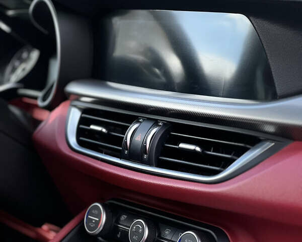 Белый Альфа Ромео Стелвио, объемом двигателя 2 л и пробегом 110 тыс. км за 18999 $, фото 23 на Automoto.ua