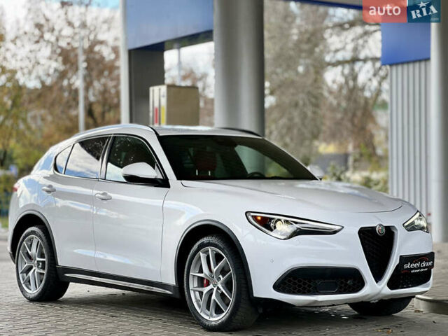 Білий Альфа Ромео Стелвіо, об'ємом двигуна 2 л та пробігом 110 тис. км за 18999 $, фото 2 на Automoto.ua
