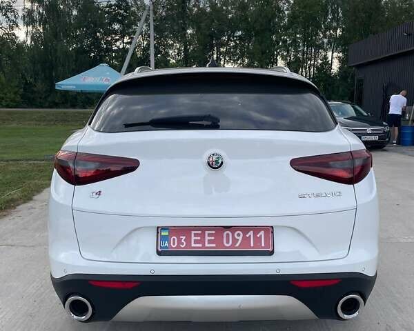 Білий Альфа Ромео Стелвіо, об'ємом двигуна 2 л та пробігом 99 тис. км за 21000 $, фото 18 на Automoto.ua
