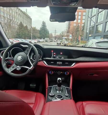 Белый Альфа Ромео Стелвио, объемом двигателя 2 л и пробегом 87 тыс. км за 21900 $, фото 18 на Automoto.ua