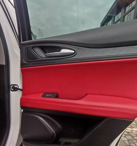 Белый Альфа Ромео Стелвио, объемом двигателя 2 л и пробегом 87 тыс. км за 21900 $, фото 20 на Automoto.ua