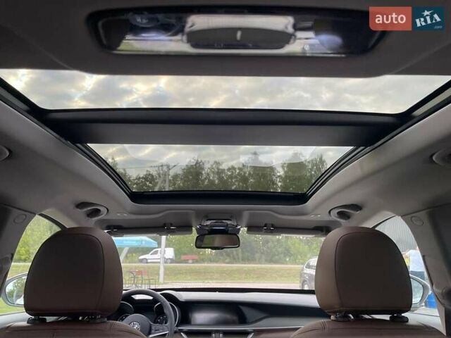 Білий Альфа Ромео Стелвіо, об'ємом двигуна 2 л та пробігом 99 тис. км за 21000 $, фото 24 на Automoto.ua