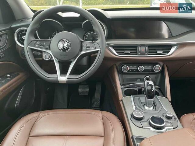 Білий Альфа Ромео Стелвіо, об'ємом двигуна 2 л та пробігом 99 тис. км за 21000 $, фото 5 на Automoto.ua