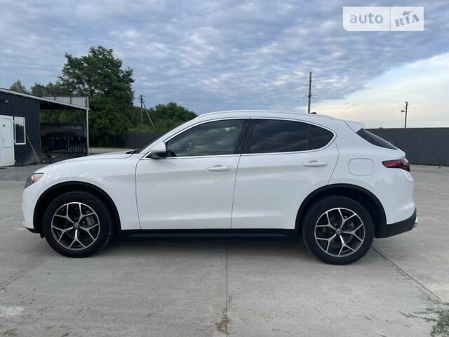 Белый Альфа Ромео Стелвио, объемом двигателя 2 л и пробегом 91 тыс. км за 20000 $, фото 2 на Automoto.ua
